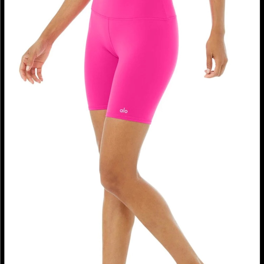 ALO Yoga HIGH-WAIST BIKER SHORT in Pink Fuschia XS